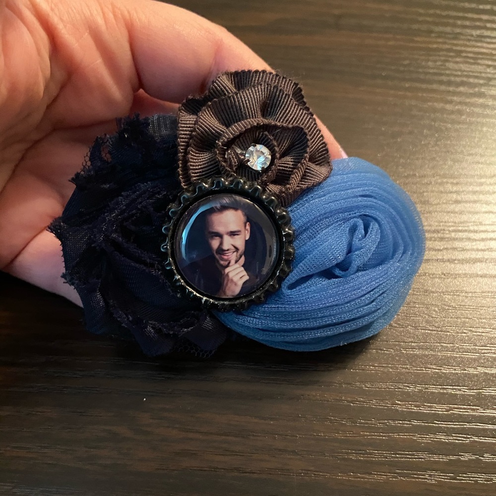 Liam hair flower